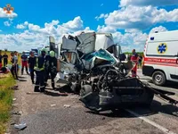 На Черкащині мікроавтобус зіштовхнувся з вантажівкою: 4 людини загинули, ще 6 - поранені