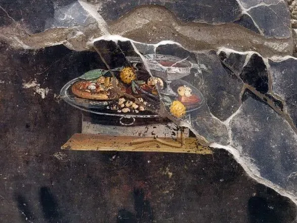 В Помпеях обнаружили натюрморт с "предком пиццы"