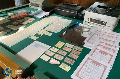 Виготовляли фальшиві документи для «легалізації» росіян: СБУ ліквідувала підпільну типографію