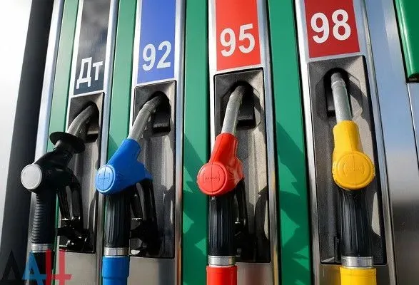Завтра вырастут цены на топливо: в столице на АЗС выстроились очереди