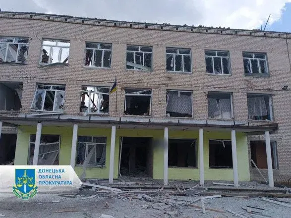 Двое погибших и шестеро раненых: последствия обстрела школы в Донецкой области