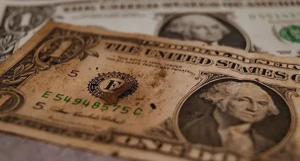В НБУ заявили, что ограничений по обмену старых долларовых банкнот сейчас нет