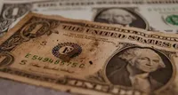 У НБУ заявили, що обмежень щодо обміну старих доларових банкнот наразі немає