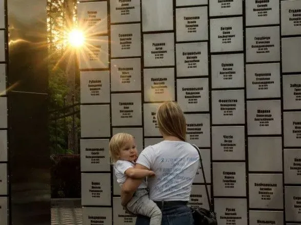 В Буче открыли мемориал жертвам российского вторжения