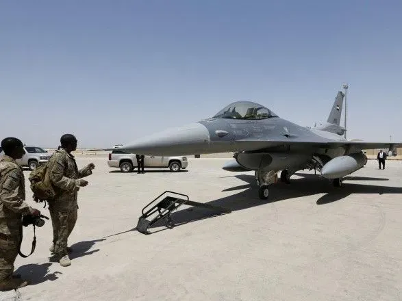 Кулеба заявил, что график обучения пилотов на F-16 сдвигается