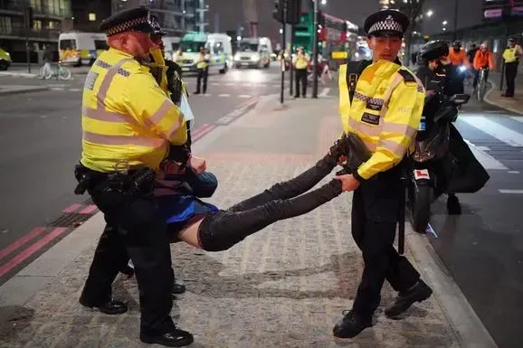 Британська поліція отримала більше повноважень проти демонстрантів