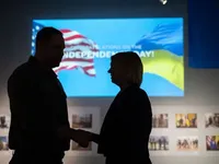 Єрмак з американськими дипломатами та бізнесменами відвідав виставку присвячену допомозі США у війні України з рф