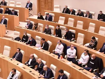 Грузинская оппозиция требует встреч с Саакашвили: 46 депутатов обратились к главе парламента