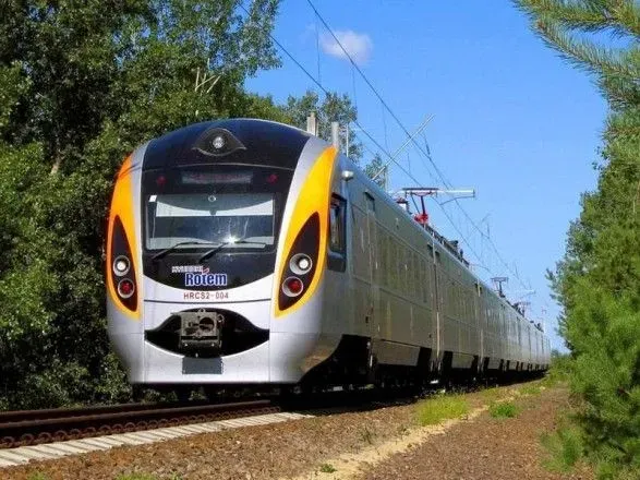 Поезда из Польши задерживаются из-за травмирования человека на путях