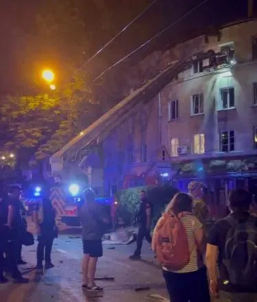 Прямое попадание в жилой дом Львова: известно о 8 раненых