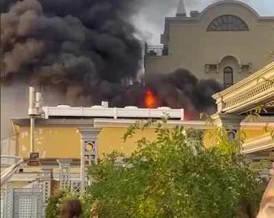 У центрі москви горить "Пушкін"
