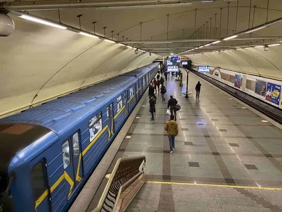 Польша передала Киеву еще шесть вагонов метро