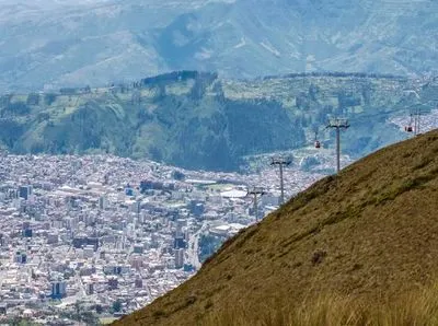 Опинилися в пастці на одній з найвищих у світі канатних доріг: в Еквадорі йдуть рятувальні роботи