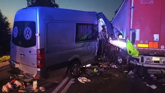 У Польщі автобус з українцями врізався у вантажівку, є загиблі