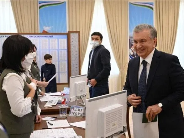 В Узбекистані проходять дострокові президентські вибори: проголосувало понад 33% виборців