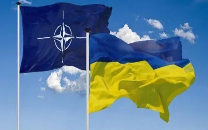 Країни НАТО "несамовито" готують рішення щодо гарантій безпеки для України до саміту – Politico