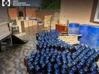 Подпольное производство алкоголя: в Киевской области изъяты тысячи литров опасного фальсификата