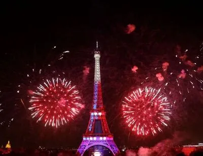 Из-за массовых протестов во Франции власти временно запретили продажу фейерверков