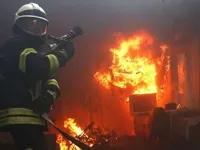 У пітєрі палає склад з фарбою