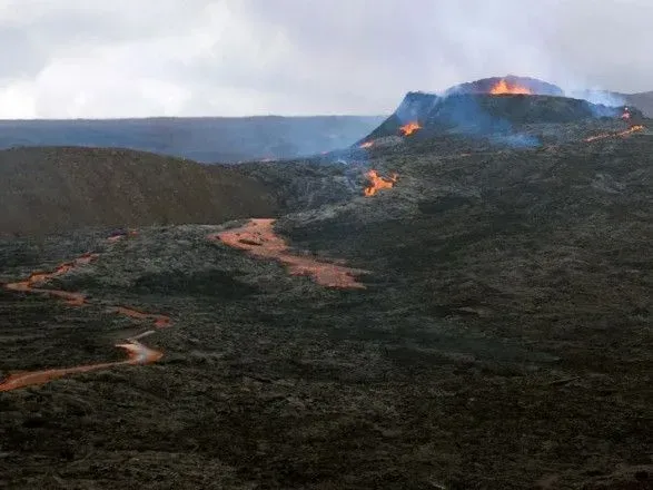 Извержение вулкана в Исландии: власти обеспокоены накоплением токсичных газов в атмосфере