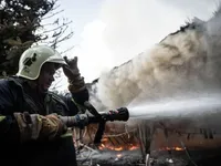 Под Киевом загорелся загородный комплекс отдыха: огонь охватил ресторан, детскую комнату и баню