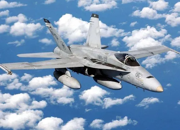 Австралия заявляет о "сложностях" с поставкой самолетов F-18 в Украину