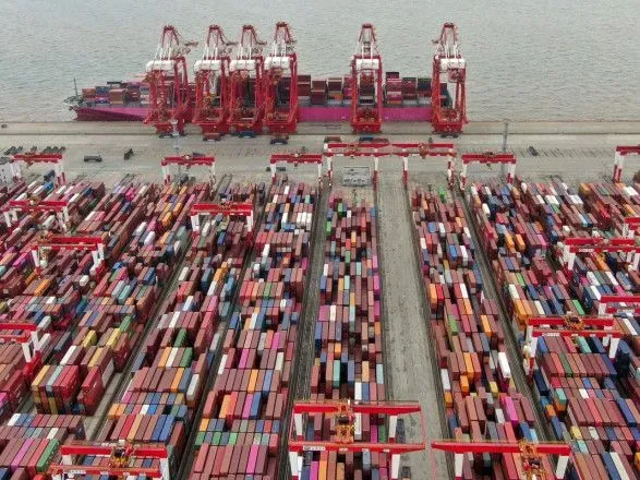 Експорт Китаю в червні впав на 12,4% на тлі зниження світового попиту