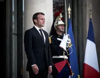 Президенту Франции Эмануэлю Макрону прислали по почте отрезанный палец - СМИ