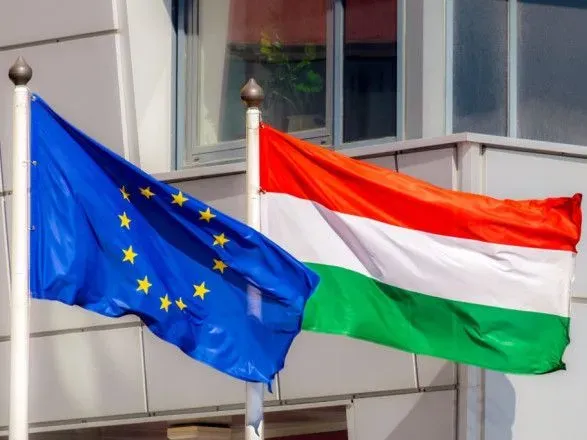 ЄС оголосив попередження Угорщині через звільнення засуджених за незаконне ввезення мігрантів