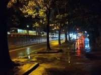 Непогода бушует во Львове: улицы затопило, молнии попали в два трансформатора