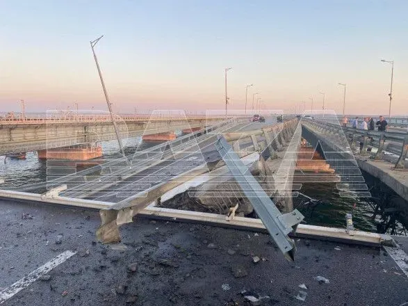 Взрыв на Крымском мосту: в сети появились первые кадры повреждений