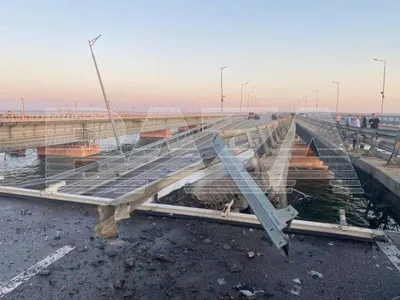 Взрыв на Крымском мосту: в сети появились первые кадры повреждений