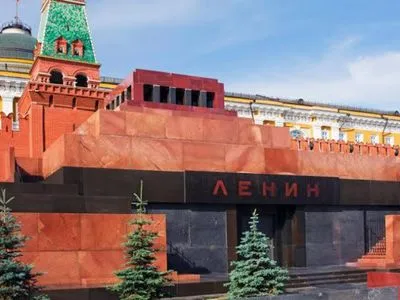 Намагався підпалити мавзолей леніна у москві: чоловіка затримали правоохоронці