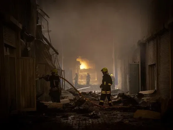 Нічна атака рф по Одеській області: виникли пожежі на одному з ринків та складі з тютюновими виробами