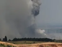 На полігоні в Криму понад добу продовжують детонувати боєприпаси