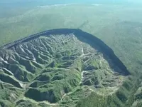 Через глобальне потепління найбільший у світі кратер із вічної мерзлоти на Далекому Сході росії тане
