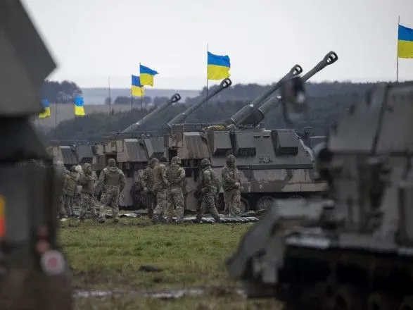 Уже друга група: українські артилеристи закінчили навчання у Британії