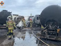 Масштабна пожежа на Дніпропетровщині: загорілись чотири бензовози