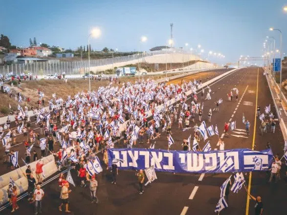Протеси в Ізраїлі продовжуються: тисячі людей йдуть до Єрусалима