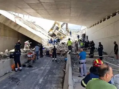 В Греции обвалился мост: есть погибшие, под завалами могут быть люди
