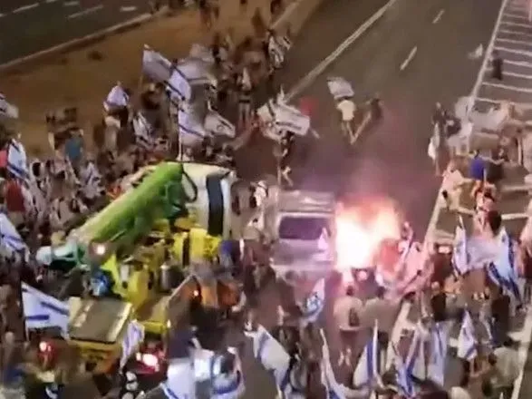 Автомобіль протаранив натовп протестувальників в Ізраїлі, троє людей постраждали
