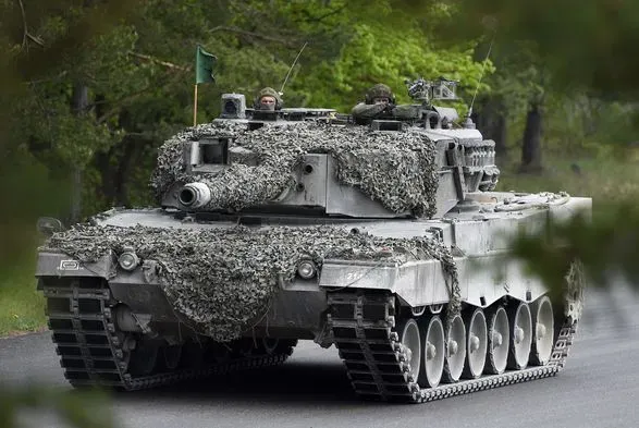 Танки Leopard 2A4, БТР и грузовики: Испания направила в Украину военную помощь