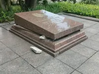 Во Львове неизвестные пытались украсть прах советского разведчика - мэр