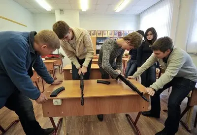 Навички управління БпЛА школярами: росія визначилась з основною зброєю сучасного ведення війни - британська розвідка
