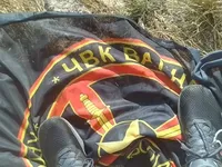 Кримські партизани зірвали прапор пвк «вагнера» з гори Ай-Петрі