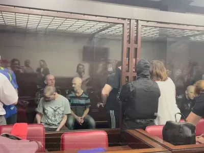 В россии началось судилище над 18 украинскими военнопленными 18 украинскими военнопленными