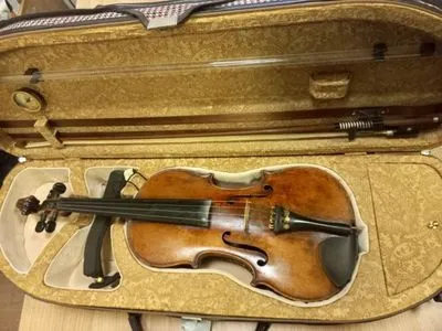Прикордонники запобігли вивезенню за кордон скрипки Страдіварі 1730 року виробництва