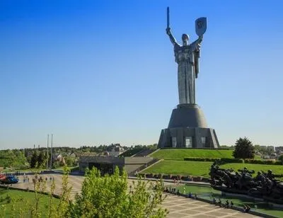 Мінкульт показав, як готуються до демонтажу радянського герба з монумента "Батьківщина-мати"