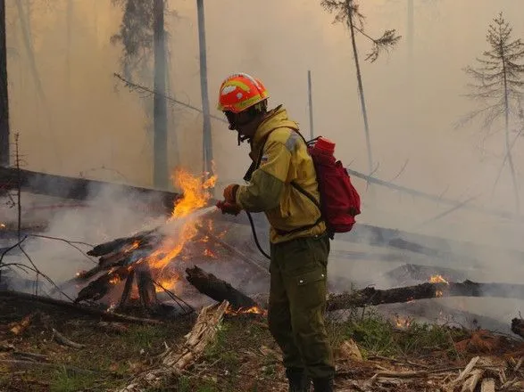 Лісові пожежі в Греції спричинили вибухи на складі боєприпасів