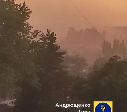 Взрывы и стена дыма: в Мариупольском районе тоже шумно